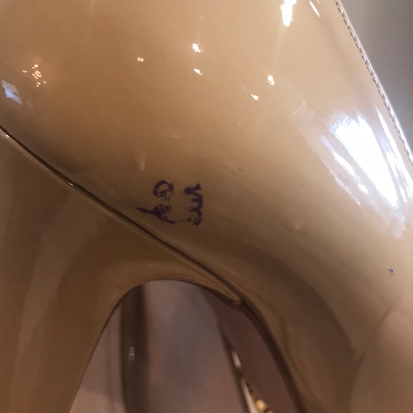 Prada shoes. - Picture 5 of 11